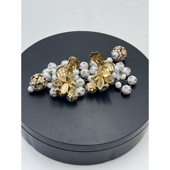 Hattie Carnegie Vintage Signed White Beaded Cluster Cha Cha Clip On Earrings - Picture 10 of 14